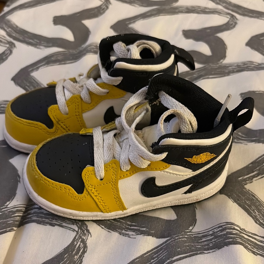 Jordan Black and Yellow High-Top Sneakers used like new